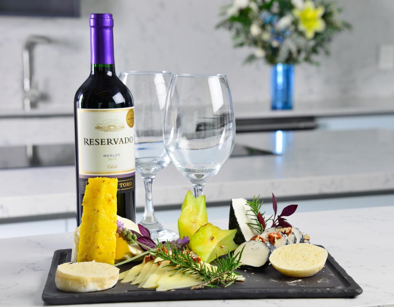 Baruk Guadalajara Hotel De Autor Exterior foto A wine and cheese pairing